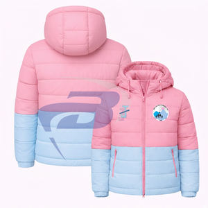 แจ็คแอนด์จิล ออฟ อเมริกา ซอร์โรริตี้ เสื้อแจ็คเก็ตพัฟเฟอร์สีชมพูมีฮู้ดสำหรับฤดูหนาว พร้อมโลโก้ด้านหน้า ดีไซน์แบบกรีกตามสั่ง - Product Image 1