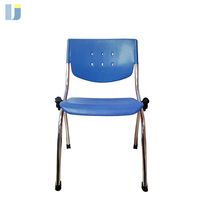 Chaise empilable commerciale robuste au design moderne, construction en plastique et acier, chariot de transport facile, nettoyage facile, certifiée ISO 9001:2015, pour salle d'attente