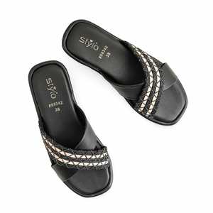 Pantoufle en fourrure formelle noire FR8342 Accessoire confortable à la mode - Product Image 1