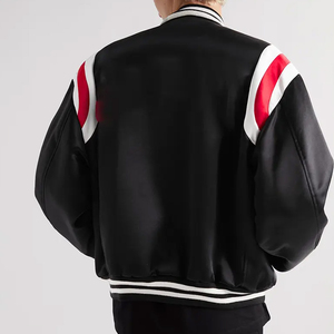 Veste de baseball en satin noir pour homme avec manches rayées rouge et blanc, fermeture à boutons, veste éco-responsable, fabrication OEM - Product Image 4