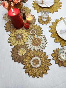 Camino de Mesa Bordado a Mano con Cuentas de Calidad de Exportación de la India, Camino de Mesa con Parches de Cuentas de la India al Precio Más Bajo por msr - Product Image 2