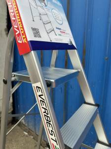 บันไดอลูมิเนียมระดับมืออาชีพที่ให้ความแข็งแรง ปลอดภัย และพกพาสะดวก - Product Image 2