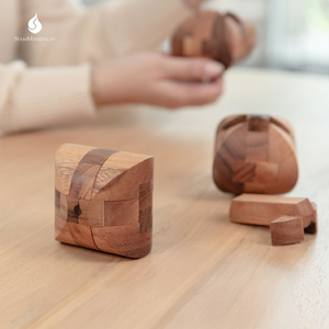 Rompecabezas de Madera 3D Ascher: Lotus Entrelazado con Acabado de Madera Natural de Dos Tonos para Decoración de Espacios Profesionales - Product Image 1