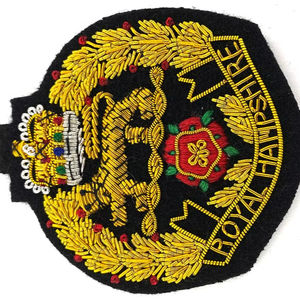 ตราสัญลักษณ์เสื้อเบลเซอร์ปักมือคุณภาพสูง กันน้ำ ปรับแต่งได้ ใช้ลวดทองคำและเงิน สำหรับเสื้อแจ็คเก็ตแฟชั่น - Product Image 6