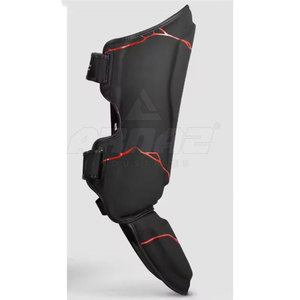 Protège-tibias sportifs légers avec design respirant et confortables pour une performance active - Product Image 2