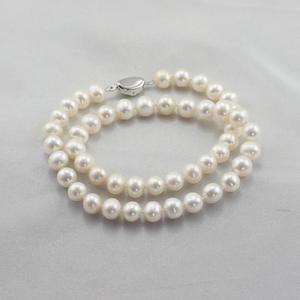 สร้อยคอมุกน้ำจืด 9-10 มม. แบบยกเอง ไม่มีสารกัมมันต์ ของขวัญแบบถือ ทรงเกือบกลม มีตำหนิเล็กน้อย - Product Image 1