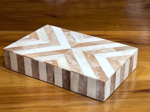 Boîte de rangement rectangulaire en MDF avec incrustation en résine brillante, motif géométrique blanc, design classique, boîte à bijoux avec couvercle - Product Image 2