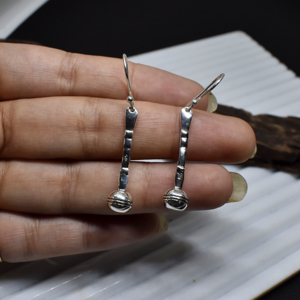 Divyansh Gems Boucles d'oreilles pendantes longues en argent sterling, style barre minimaliste, faites à la main, oxydées, bijoux de déclaration de luxe bohème pour le quotidien - Product Image 4