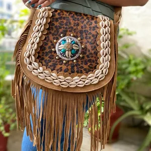 Exclusivo diseñador de cuero flecos piel de vaca hecho a mano gamuza hecho a mano flecos bandolera estilo único piedra estilista Sling Bag - Product Image 3
