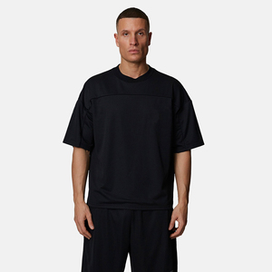 T-shirt à manches courtes en tricot respirant surdimensionné pour homme, noir uni, style sportif, col rond - Product Image 1