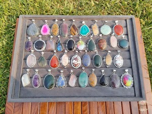 Collar de Cristal Clásico de Alta Demanda con Colgante Ovalado de Latón y Gema Natural de Imitación de Perla, Hecho a Mano con Engaste de Canal, Joyería de Regalo - Product Image 3
