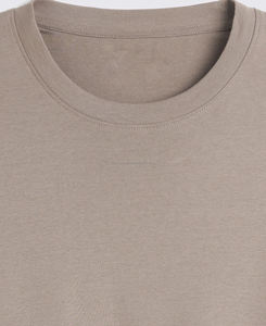 เสื้อยืดถักลายตัวอักษรของผู้ชายมาใหม่เสื้อยืดผู้ชายแบบสวมเปิดไหล่ตกเสื้อยืดผู้ชายแบบสวมหัวมาใหม่2025 - Product Image 5