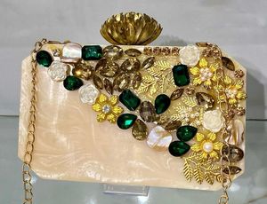 Diseño vibrante multicolor con elegantes brazaletes adjuntos, accesorios de moda que fusionan perfectamente la moda y la funcionalidad. - Product Image 6