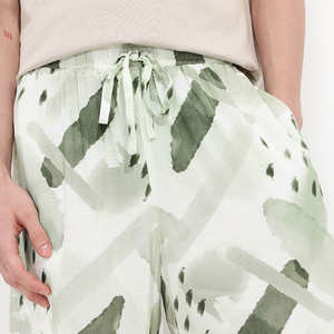 Pantalones Cortos Deportivos Ligeros de Algodón 100% Verde Sólido para Hombre, para Entrenamiento Atlético, Correr, Gimnasio, Fitness, con Logotipo Personalizado - Product Image 4