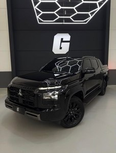 Camioneta Usada de Primera Calidad, 4x4, Doble Cabina, Mitsubishi Triton Katana Usada con Motor Turbodiésel de 2.4 Litros que Genera 205 Caballos de Fuerza - Product Image 3