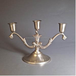 Candelabro de Metal Fundido de Alta Resistencia con 3 Luces • Decoración de Lujo para Bodas, Banquetes y Eventos - Product Image 1