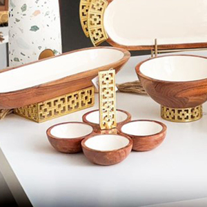 Bol de service en bois à 4 compartiments, élégant, avec incrustation en émail et poignée en métal, parfait pour servir des collations et décorer la table - Product Image 3