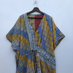 Caftán Kantha de algodón hecho a mano – Vestido bohemio sostenible para mujer, ideal para vacaciones - Product Image 1