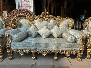 Fauteuil en bois sculpté de luxe avec cadre doré et revêtement bleu à motifs pour la décoration à prix avantageux - Product Image 2