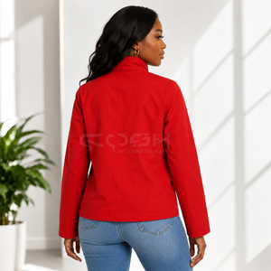 Chaqueta Roja Cortavientos con Cuello Alto de la Hermandad Universitaria Cosh International, Manga Regular, Color Sólido, Logotipo Bordado en la Parte Delantera - Product Image 4