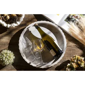 Bandeja de servir de madera hecha a mano de lujo para el hogar y hoteles, bandeja de desayuno moderna de madera maciza con asas, segura, Zahid Exports - Product Image 5