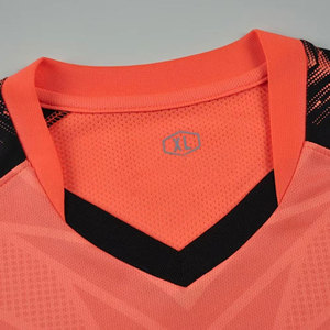 Uniforme de Fútbol Hecho con Material Transpirable y Ecológico que Absorbe el Sudor, Mangas Cortas, Personalizable con el Nombre del Equipo en la Parte Delantera - Product Image 3