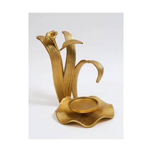 Support de bougie doré avec motif floral, décoration d'intérieur, support en métal durable - Product Image 1