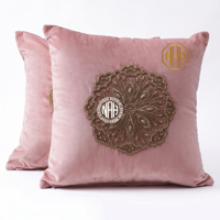 Housse de coussin en velours rose poudré faite à la main avec médaillon perlé, taie d'oreiller de luxe brodée pour canapé, lit