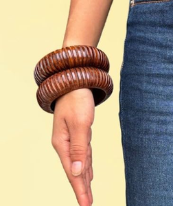 Bracelets en bois de Sheesham faits à la main de qualité supérieure, écologiques, design moderne pour femmes et filles, nouveaux charms spéciaux en laiton, naturels - Product Image 6
