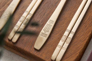NOBBAN Anseong Premium Hand-forged Bangjja Yugi Korean Traditional Brassware Turtle Motif Style 4-Person Spoon and <b>Chopstick</b> Set - Product Image 3