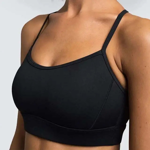 Ensemble de sport pour femme : soutien-gorge et short de gym en tissu extensible respirant en polyester et élasthanne de qualité supérieure pour le yoga et les activités sportives - Product Image 5