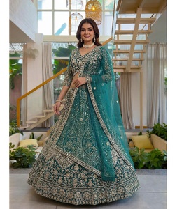 Magnifique ensemble Lehenga Choli indien traditionnel avec broderie papillon en sequins et motifs pour occasions spéciales pour femmes - Product Image 1