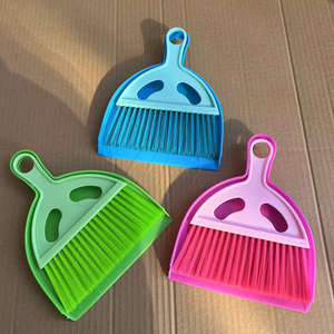 TECHNOFIRST SOLUTION Juego de Escoba y Recogedor Compacto Premium Ecológico, Mini Barredora de Mesa con Mango de Plástico PP y Cepillo de PET Suave - Product Image 2