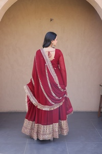 Traje Anarkali tradicional indio-pakistaní para mujer, largo hasta el suelo, con bordado dorado y dupatta, para ocasiones de boda. - Product Image 2