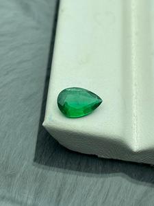 Esmeralda Natural con Corte de Pera Certificada por IGI, 9.7x6.1x3mm, 1.11 Ct, Gema Verde Suelta para Joyería - Product Image 4