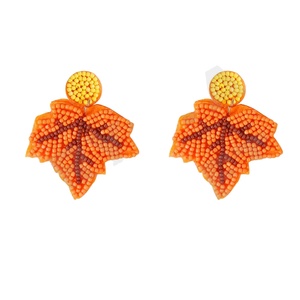 Pendientes Bordados con Cuentas de Semillas de Halloween, Diseño de Flores, Pendientes Hechos a Mano en India para Mujeres y Niñas - Product Image 1