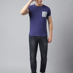 Camiseta de Algodón para Hombre, Corte Ajustado, Color Azul Marino, Cuello Redondo, Manga Corta, con Bolsillo con Diseño, Estilo Casual, Tejido de Punto, Personalizable - Product Image 1
