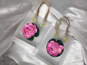 Sac cadeau de luxe fait main en forme de fleur de lotus rose avec poignées dorées pour faveur de mariage, cadeau de remerciement, emballage boutique, événements festifs - Product Image 3