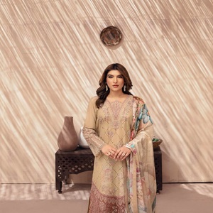 Robes Panjabi pakistanaises brodées sur la pelouse pour femmes Costumes trois pièces Designers pakistanais par Ramsha Vol ANDAAZ - Product Image 4