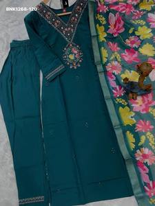 Nouvelle variété de vêtements occasionnels en viscose et soie, avec broderies multi-fils et travail manuel, Kurti-Pant & Dupatta, fournisseur de Surat. - Product Image 3