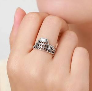 Anillo Ajustable de Plata de Ley Inspirado en el Coliseo, Bañado en Oro, Colección Roma Antigua - Anillo de Compromiso y Boda Oxidado - Product Image 2