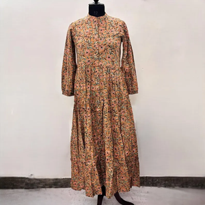 Chemisier en coton 100% écologique imprimé à la main motif floral, col en V, manches 3/4, ourlet à volants en dentelle fait main, lavable, silhouette taille naturelle - Product Image 1