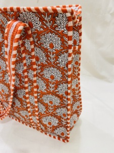 Bolsa de Mano Acolchada con Estampado Floral Naranja, 100% Algodón, con Cierre de Cremallera, Tamaño Grande, Asa Larga, para Compras y Fiestas - Product Image 5
