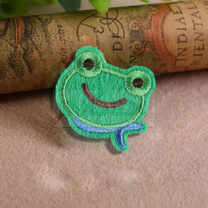 แพทช์ผ้าแคนวาสปักลายดอกไม้แบบทำมือ สั่งทำโลโก้ได้ ขายดี ขอบเย็บแบบเมอร์โรว์ มีแถบกาวด้านหลัง ติดได้ทั้งแบบเย็บและแบบแปะ - Product Image 6