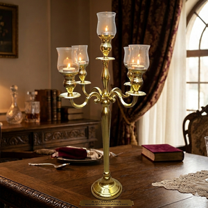 Candélabre sur pied en métal plaqué or fait main avec cheminée en verre dépoli, logo personnalisable pour décorations de mariage et de Noël - Product Image 2