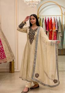 Salwar Kameez en coton vert brodé avec dupatta, tenue traditionnelle indienne pour femme, coupe régulière, longueur au sol, sans plis - Product Image 3