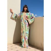 Caftán Largo Tradicional de Seda para Invierno/Verano, Estampado con Motivos Florales Multicolores, Forro Lavanda, Escote en V