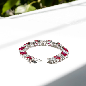 Elegante Pulsera de Oro Blanco con Diamantes de Corte Esmeralda y Piedras Laterales de Rubí, Conjunto de Joyería de Lujo para Mujer, Regalo de Boda - Product Image 2