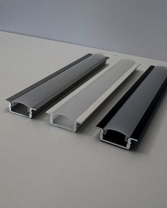 CNW GROUP Serie 6000 Luminaria Triangular para Ranurado, con Inclinación de 45 Grados, Emisión de Luz en Forma de V, para Esquinas Superiores, de Montaje en Superficie - Product Image 2