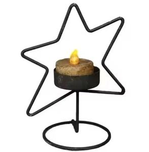 Elegante Portavelas Metálico Decorativo para Celebraciones Invernales - Product Image 3